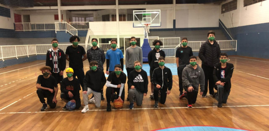 Esporte Comunitário - Basquetebol e entrega de máscaras em parceria com o Instituto Unimed SC - Filial Caçador